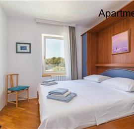 1 bedroom Seaside Apartments with pool in Medulin, Sleeps 2-3